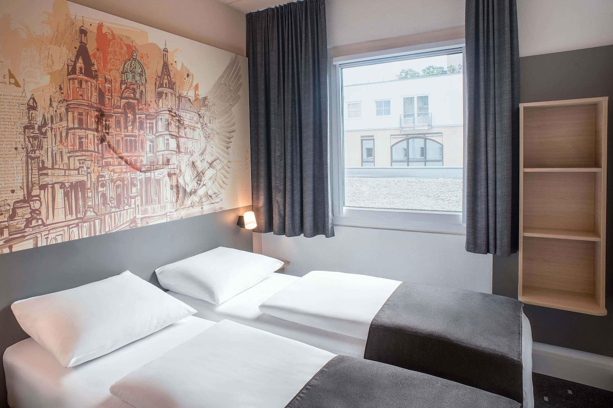 Twin Room | Desk, soundproofing, free WiFi, bed sheets