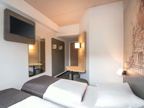 Twin Room | Desk, soundproofing, free WiFi, bed sheets - B&B HOTEL Schwerin-Süd (Schwerin)