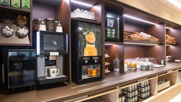 Café da manhã com buffet todos os dias (EUR 13.9 por pessoa)
