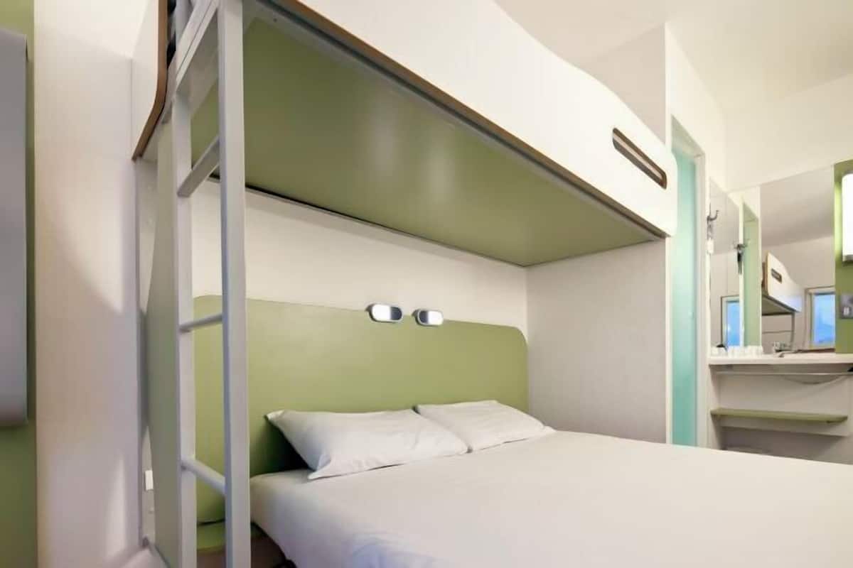 Desk, free WiFi, bed sheets