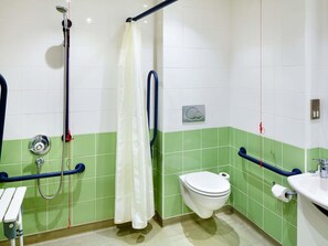 Escritorio, wifi gratis y ropa de cama