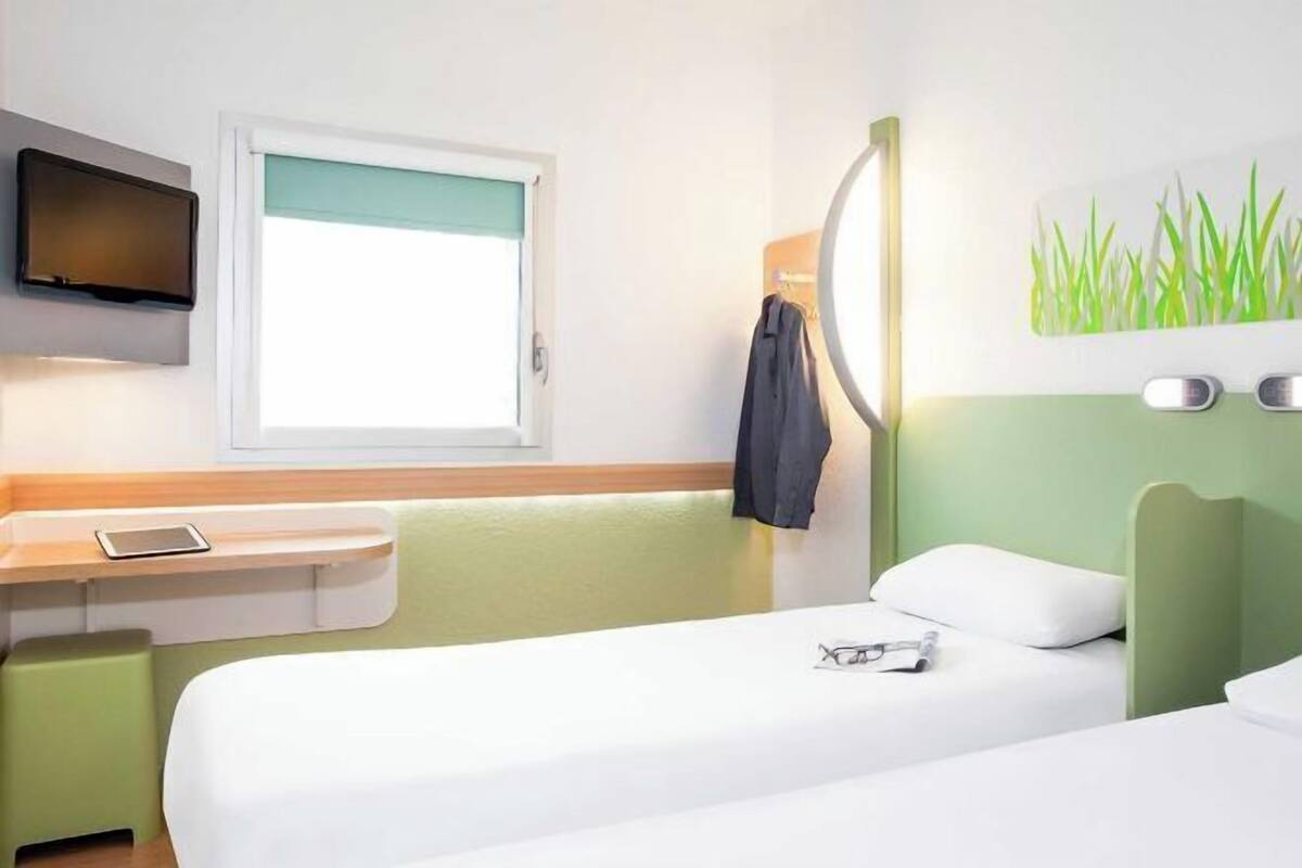 Desk, free WiFi, bed sheets