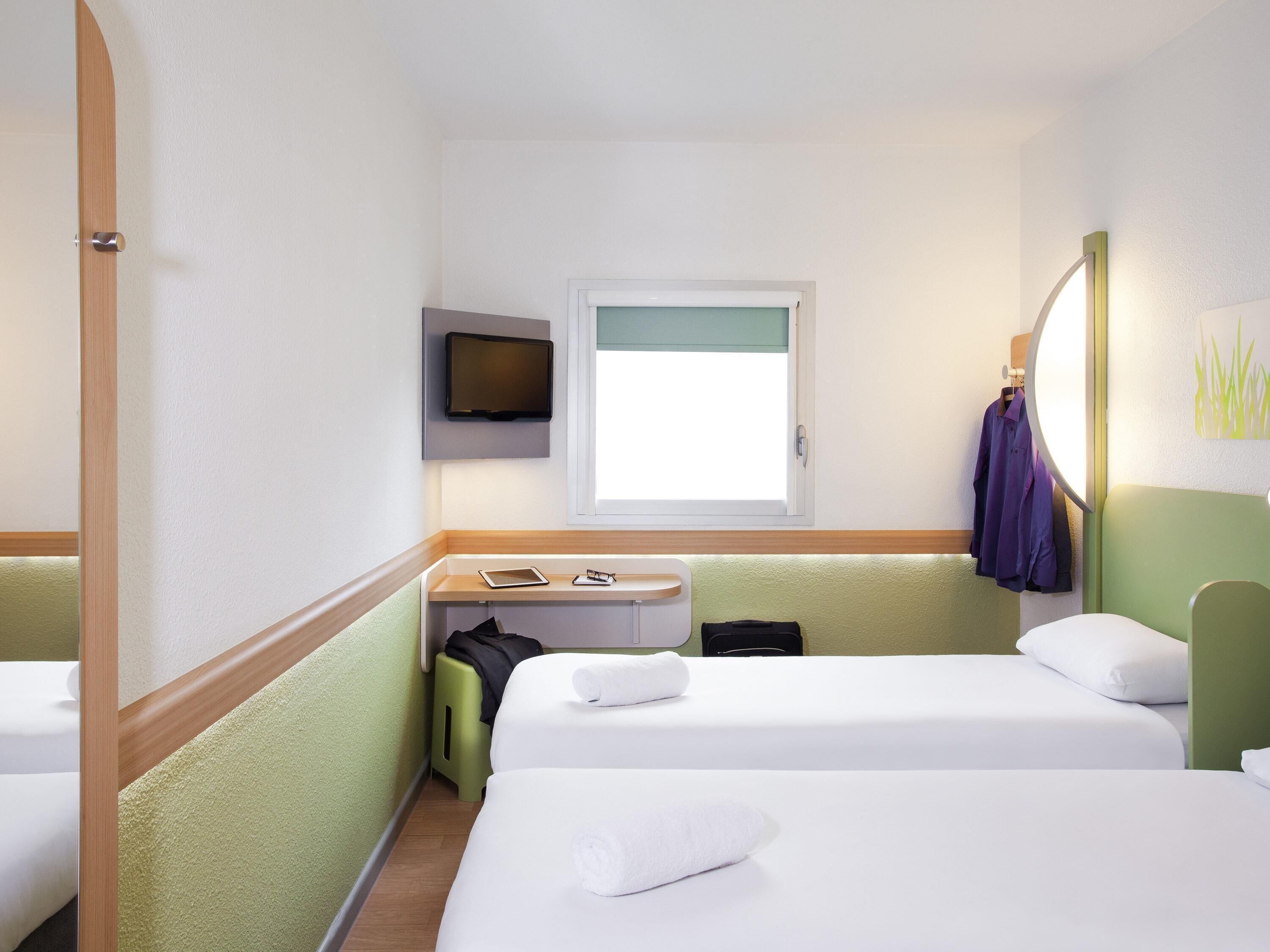 Room, 2 Twin Beds (Accessible) | Desk, free WiFi, bed sheets