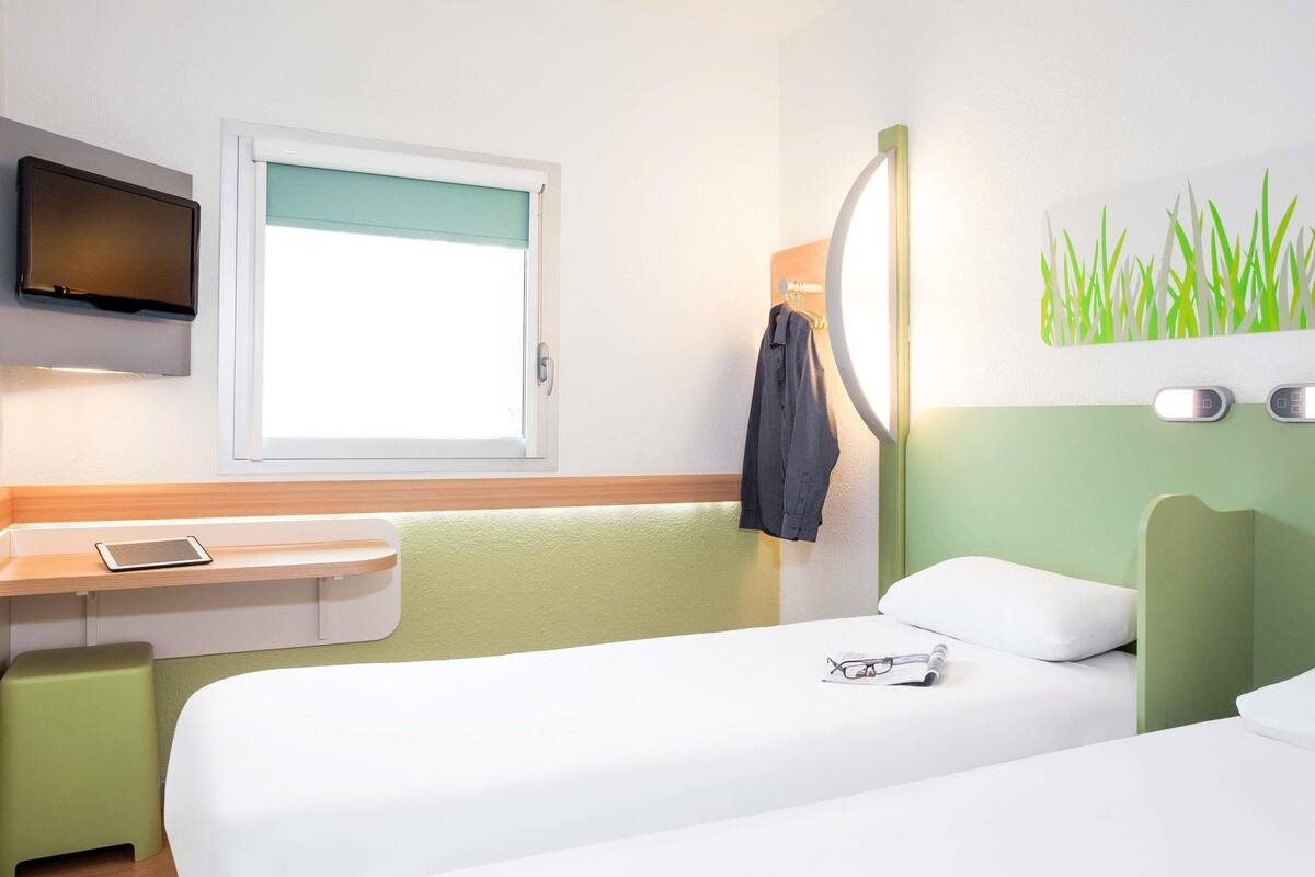 Desk, WiFi (free), bed sheets