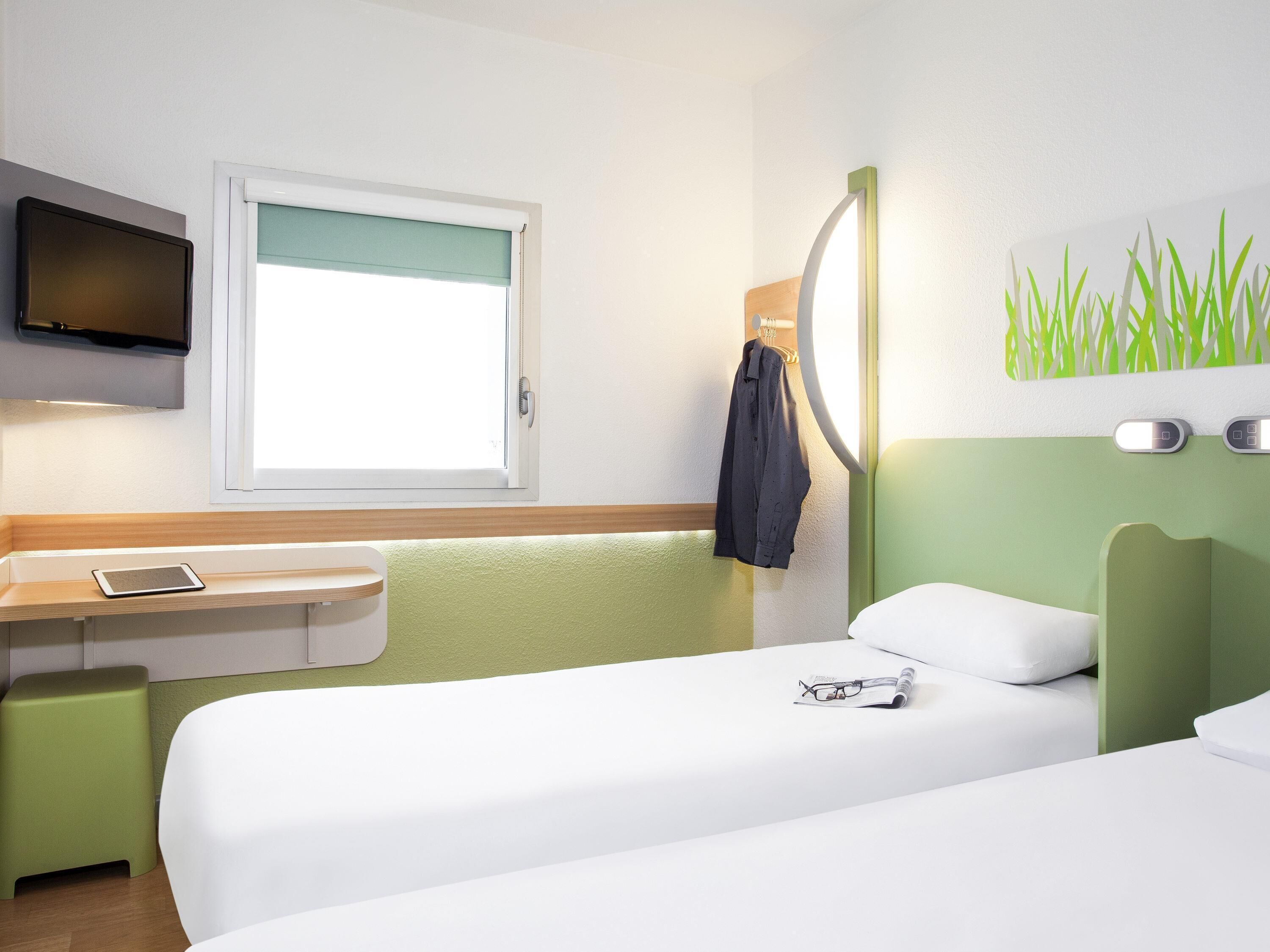 Room, 2 Single Beds (Accessible) | Desk, free WiFi, bed sheets