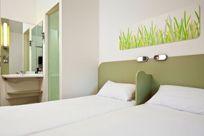 Habitación con 2 camas individuales, 2 camas individuales | Escritorio, wifi gratis y ropa de cama 