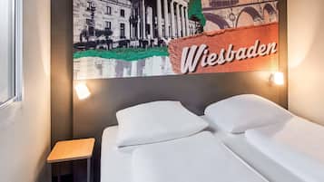 Twin Room | Desk, blackout drapes, soundproofing, free WiFi