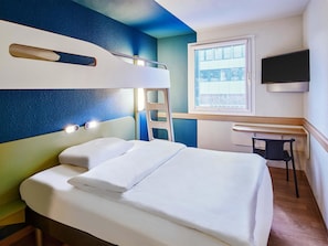 1 bedroom, desk, blackout curtains, soundproofing