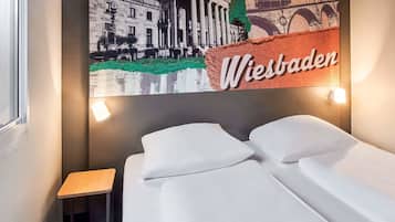 Twin Room | Desk, blackout drapes, soundproofing, free WiFi