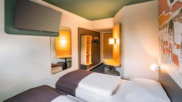 Twin Room | Desk, blackout curtains, soundproofing, free WiFi