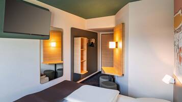 Schreibtisch, Verdunkelungsvorhänge, schallisolierte Zimmer