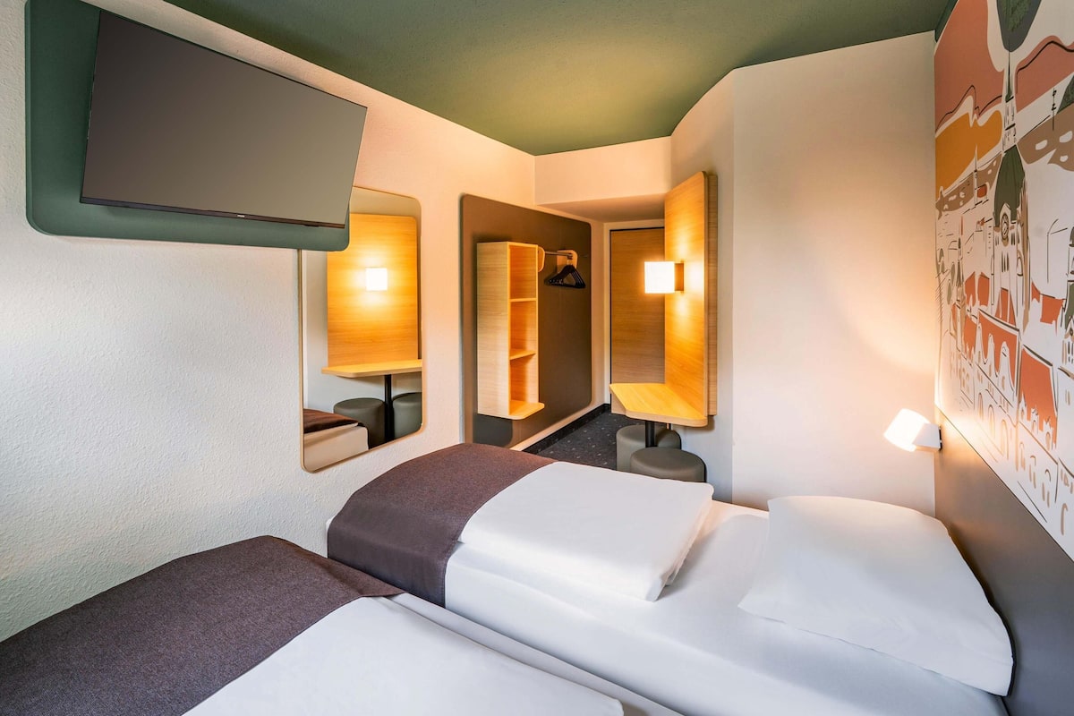 Habitación con 2 camas individuales | Escritorio, cortinas opacas, sistema de insonorización y wifi gratis