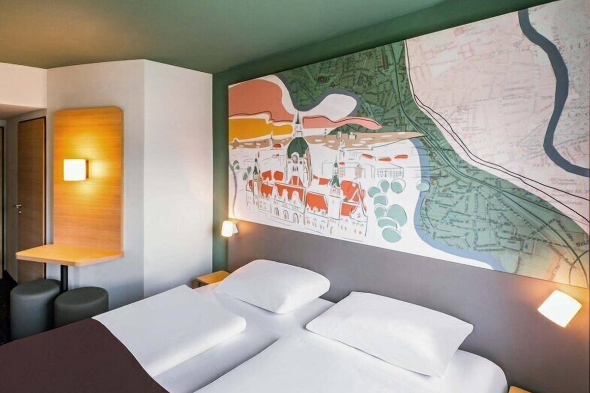Bureau, rideaux occultants, chambres insonorisées, Wi-Fi gratuit