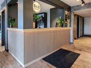 Lobby - B&B HOTEL Regensburg-Ost (Regensburg)
