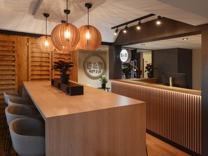 Bar (on property) - B&B HOTEL Wuppertal-Oberbarmen (Wuppertal)