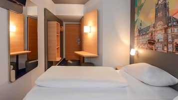 Een bureau, verduisterende gordijnen, geluiddichte muren, gratis wifi