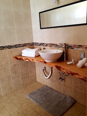 Luxury Penthouse, 3 Bedrooms, Kitchen | Bathroom