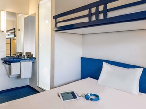 Habitación estándar, 1 cama doble | Ropa de cama hipoalergénica, cortinas opacas, sistema de insonorización