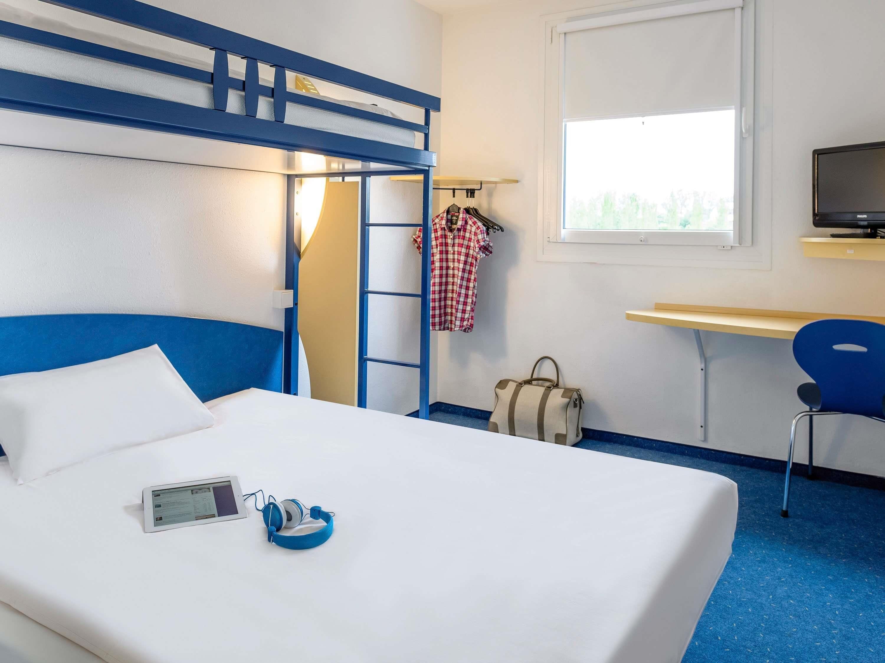 Standard Room, 1 Double Bed | Hypo-allergenic bedding, blackout curtains, soundproofing, free WiFi