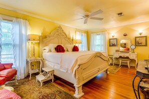 1 bedroom, individually decorated, iron/ironing board, rollaway beds - Azalea Plantation B&B (Fort Worth)