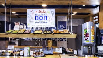 TĂ€gliches FrĂŒhstĂŒcksbuffet (11.50 EUR pro Person)