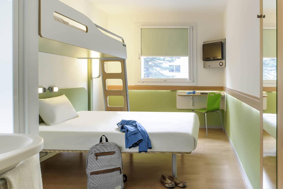 Desk, blackout curtains, soundproofing, free WiFi