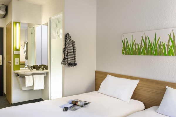 Room, 2 Twin Beds | Desk, blackout drapes, soundproofing, free WiFi