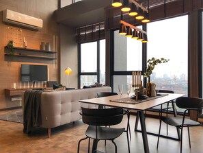 複式房屋 | 客廳 | 智能電視