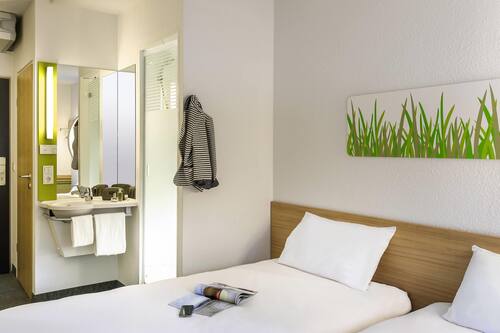 Kamer, 2 eenpersoonsbedden | Geluiddichte muren, gratis wifi, beddengoed