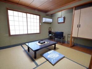 Kamar Ekonomi | Didekorasi berbeda-beda dan dilengkapi dengan perabotan berbeda-beda