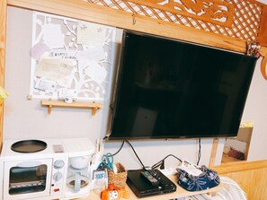 House, 2 Bedrooms | Living area | Flat-screen TV, DVD player