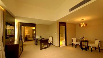 Deluxe Suite | Blackout curtains, iron/ironing board, free WiFi, bed sheets