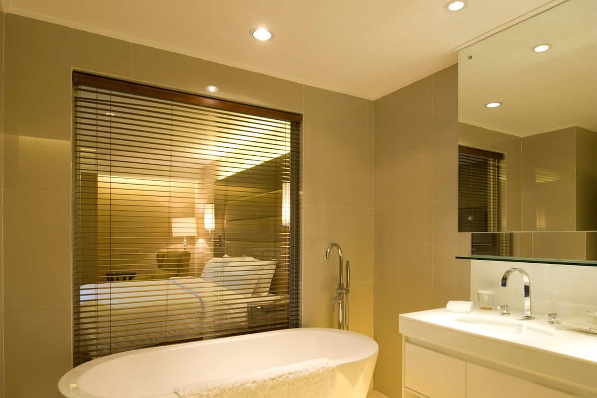 Deluxe Double Room | Bilik Mandi | Pancuran mandi, kelengkapan dandanan diri percuma, pengering rambut