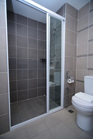 Bathroom shower - The Royal Widad Residence (Kuala Lumpur)