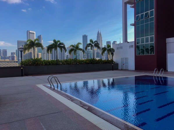 Outdoor pool - The Royal Widad Residence (Kuala Lumpur)