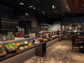 Petit déjeuner buffet (1870 JPY par personne)