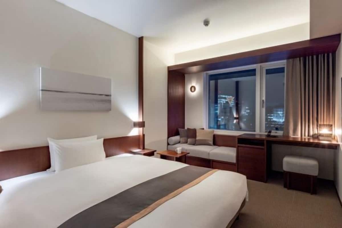 Down duvets, in-room safe, blackout curtains, free WiFi