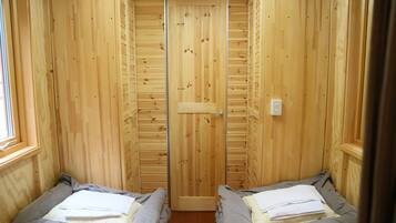 Family Room | Down duvets, soundproofing, free WiFi