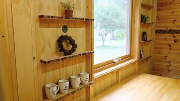 Family Room | Room amenity