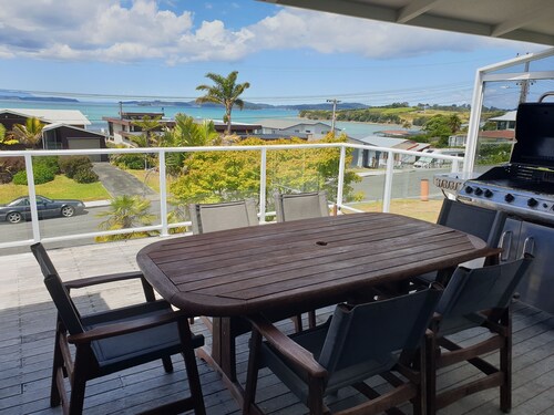 sea views and relaxing. Sleeps 9. 4 bedrooms and 2 bathrooms.