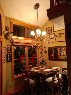 Dining - HEAVEN'S PEAK - Luxurious, mountain top retreat; 5 Star  (Ranger)