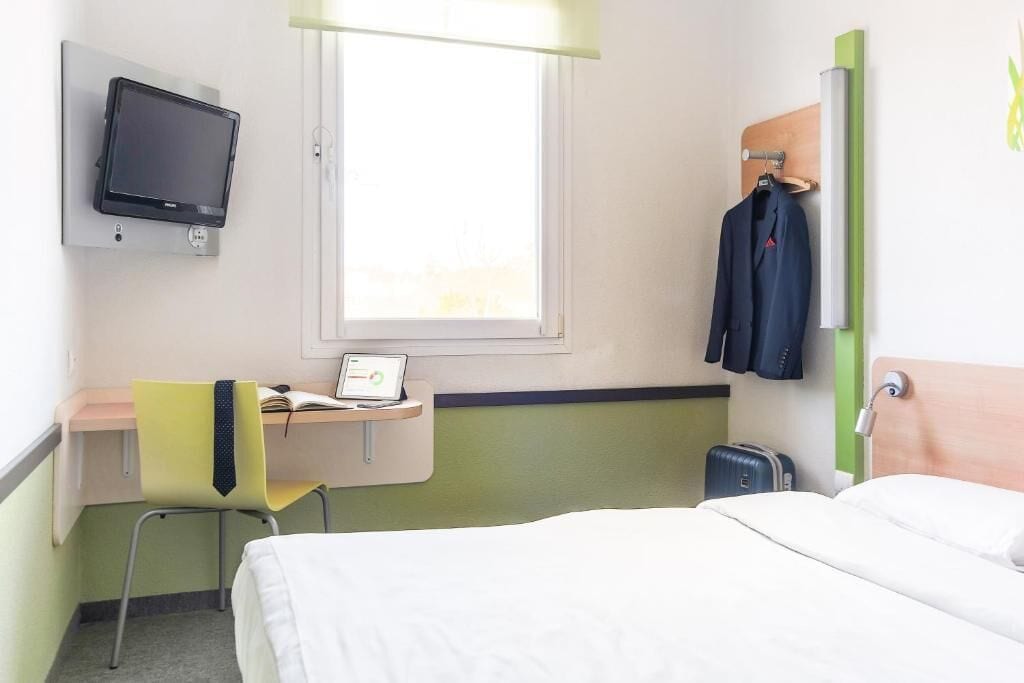 standard double room, 1 double bed | desk, free wifi, bed sheets