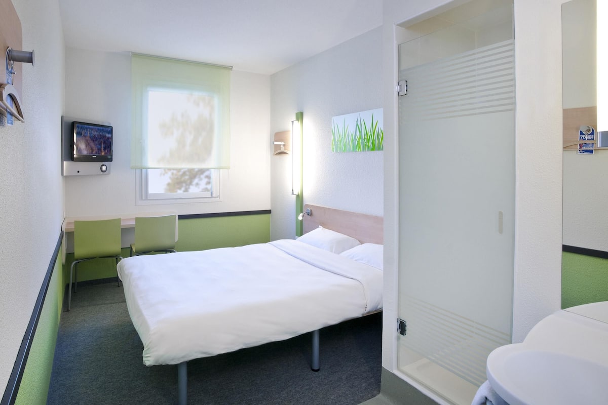 Standard Double Room, 1 Double Bed | Desk, free WiFi, bed sheets