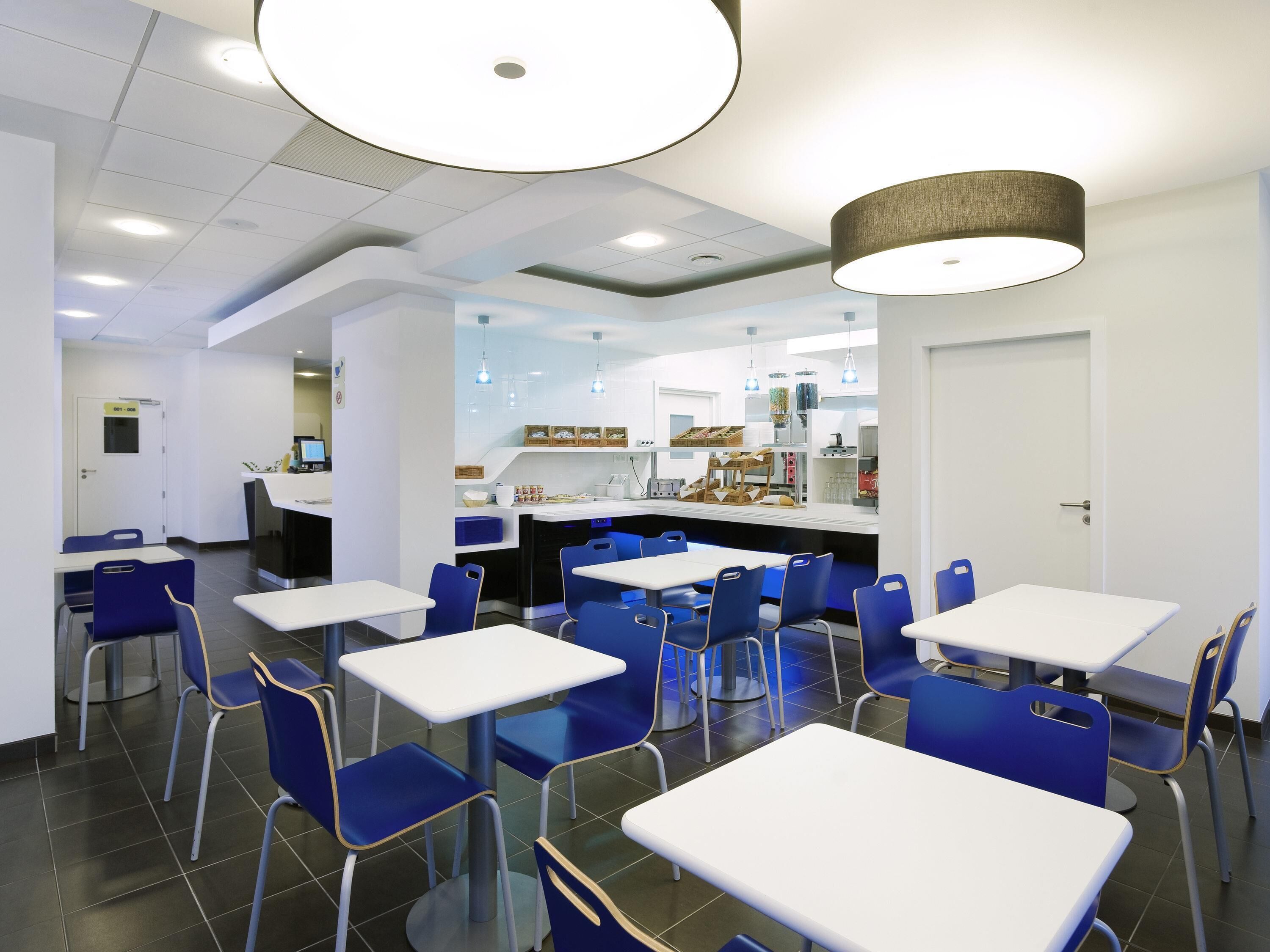 Daily buffet breakfast (PLN 35 per person)