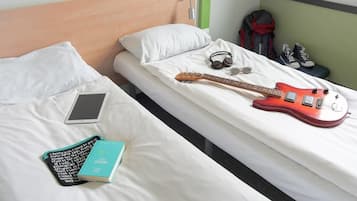 Habitación estándar con 2 camas individuales, 2 camas individuales | Escritorio, wifi gratis, ropa de cama
