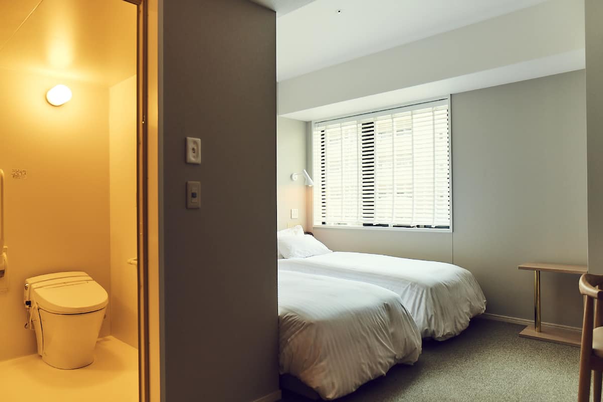 Universal Twin Room | In-room safe, desk, iron/ironing board, free WiFi