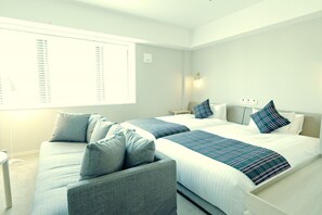 Coffres-forts dans les chambres, bureau, fer et planche à repasser