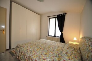 2 habitaciones, cuna de viaje, wifi gratis y ropa de cama