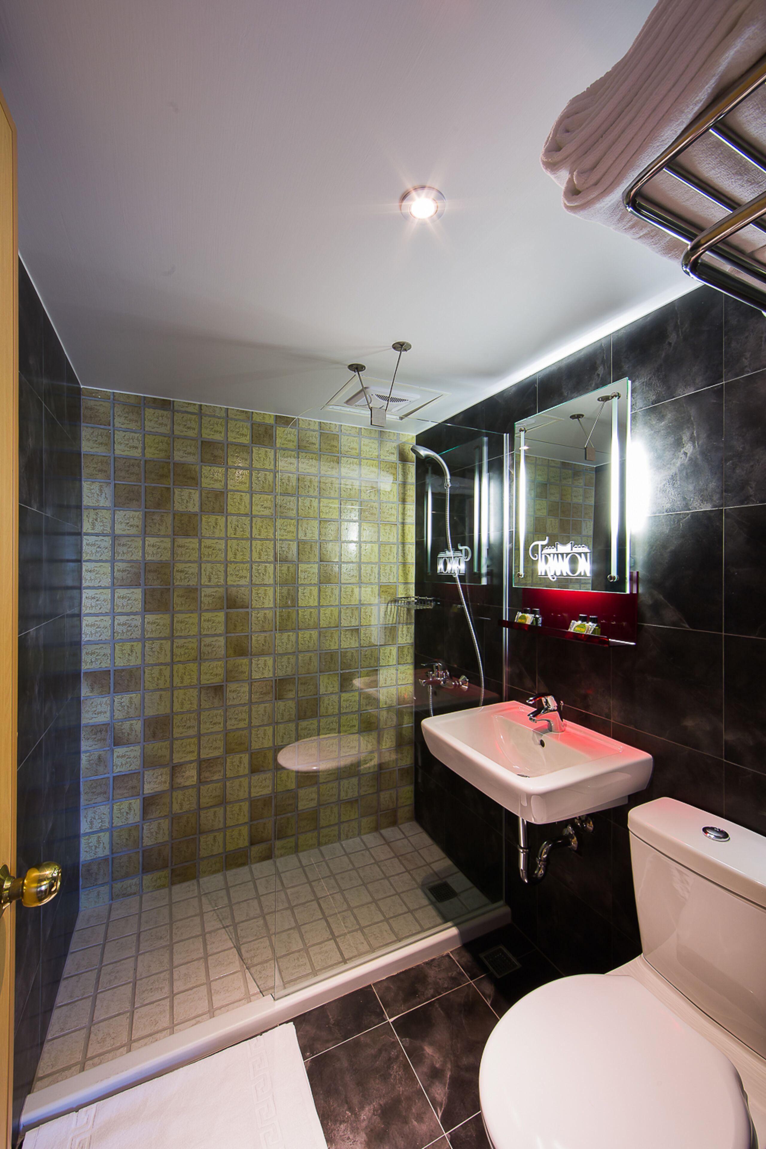 standard quadruple room, 2 double beds, non smoking | 1 bedroom, laptop workspace, blackout curtains, free wifi