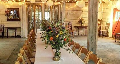 Turquoise Barn Catskills 1800s Carriage House Barn w/Pond/Mtns on 13 acres